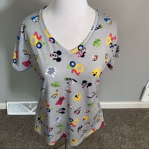 NWOT Disney Parks 2020 V-neck T-shirt Sz L Large Pluto Mickey Donald Duck Goofy